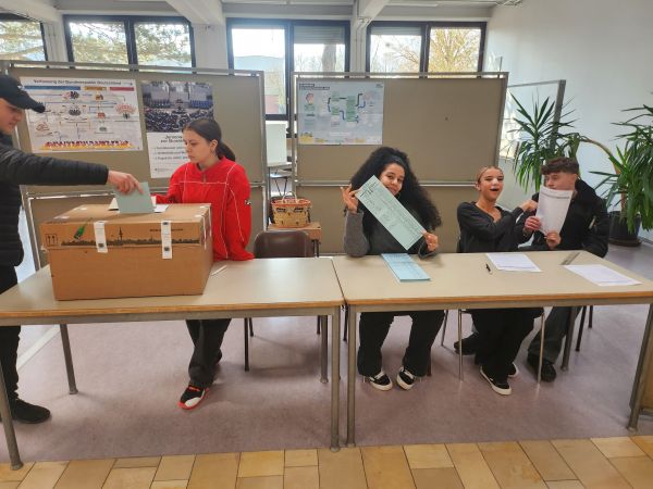 Juniorwahl in der Mittelschule Altenfurt