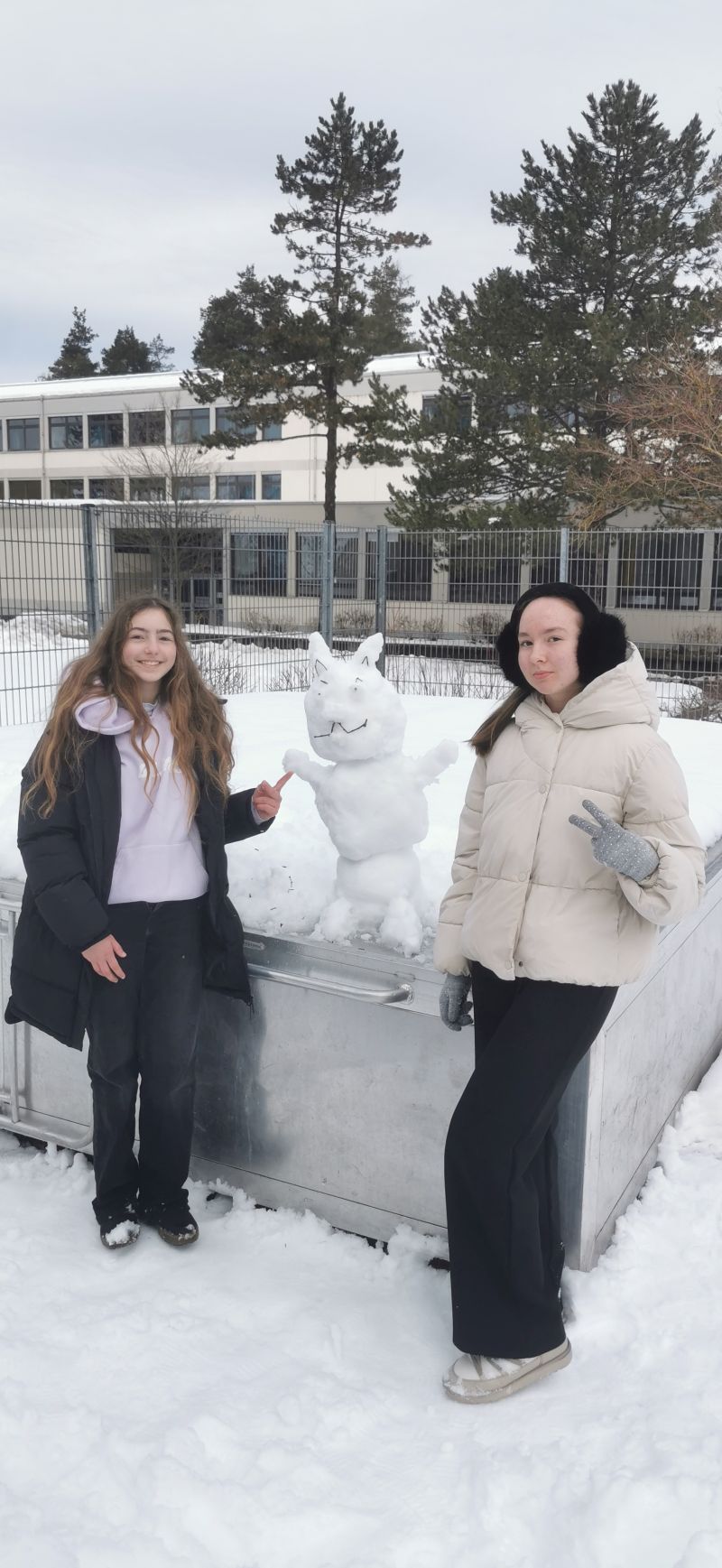 Schneefiguren im Team gestalten